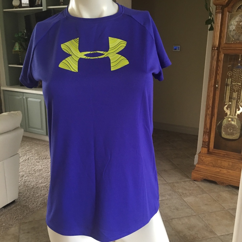 Under Armour Heatgear Loose Girls Top size YLG🌹